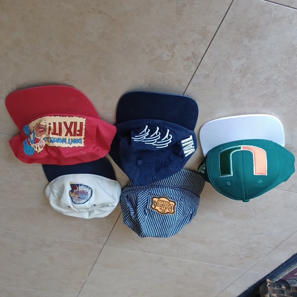 Caps